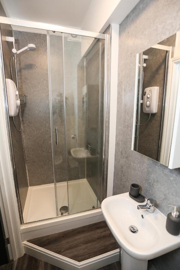 Cheerful 4-Bedroom Home In Sheffield Walkley Bagian luar foto