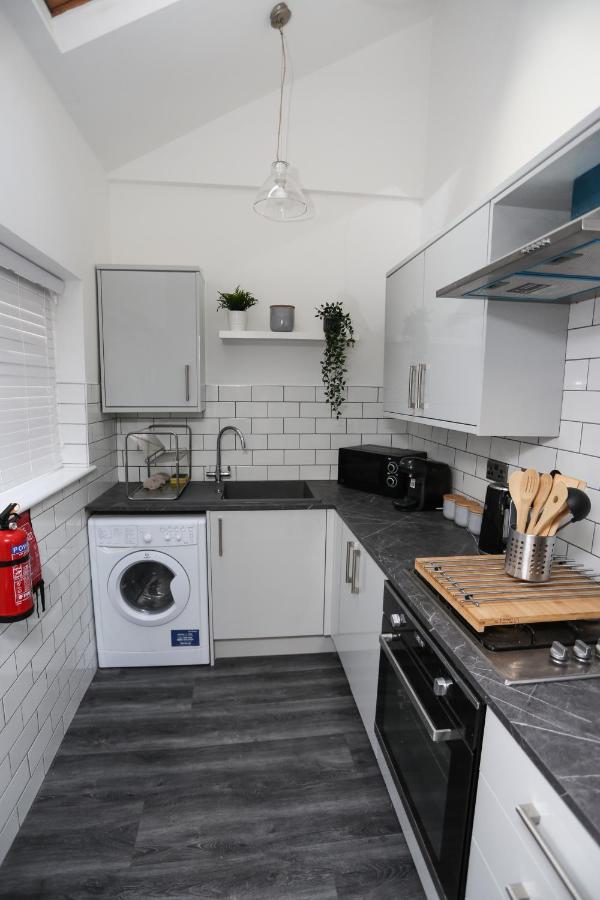 Cheerful 4-Bedroom Home In Sheffield Walkley Bagian luar foto