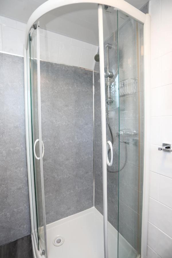 Cheerful 4-Bedroom Home In Sheffield Walkley Bagian luar foto